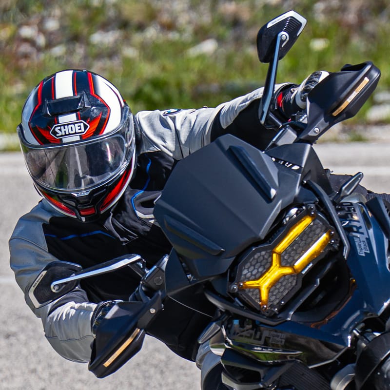 Foto di motociclista ottimizzata con post-produzione per stampa fotografica