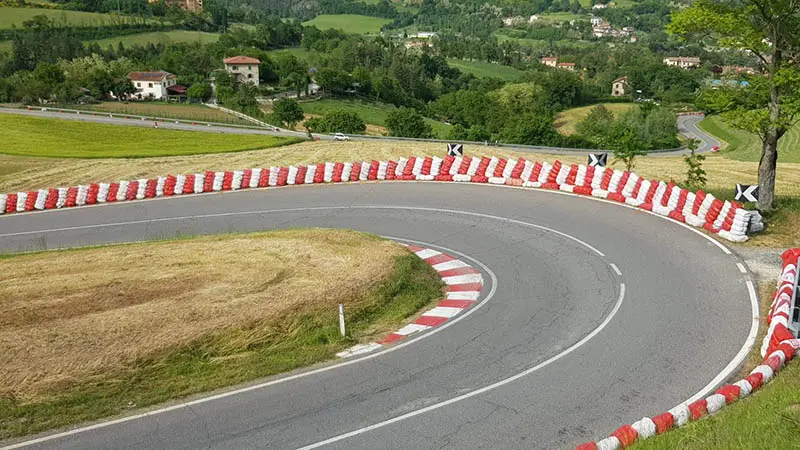 Passi: Passo dello Spino – tornanti nel bosco
